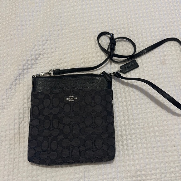 Coach Messenger Crossbody in Signature Jacquard in black EXCELLENT condition - Picture 1 of 1